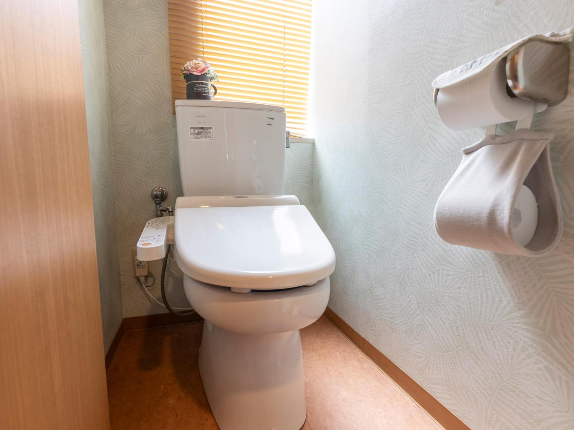 Single Room with Shared Bathroom - Non-Smoking